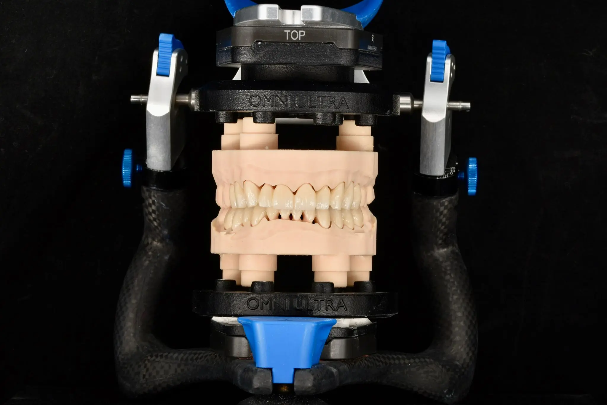 Full-arch case mounted on DACOS Omni Ultra